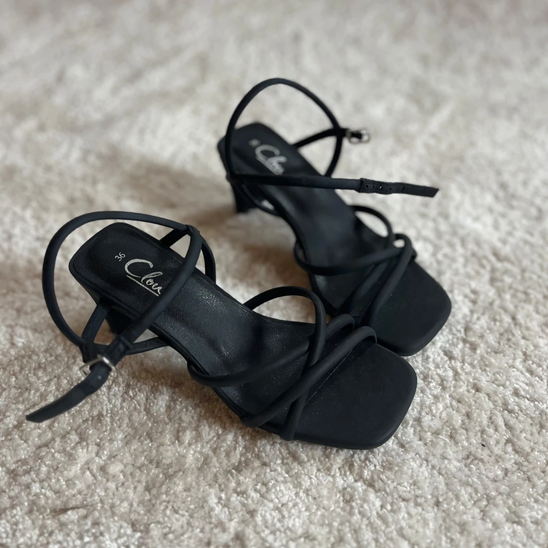 Super fina Svarta klackar   - 1