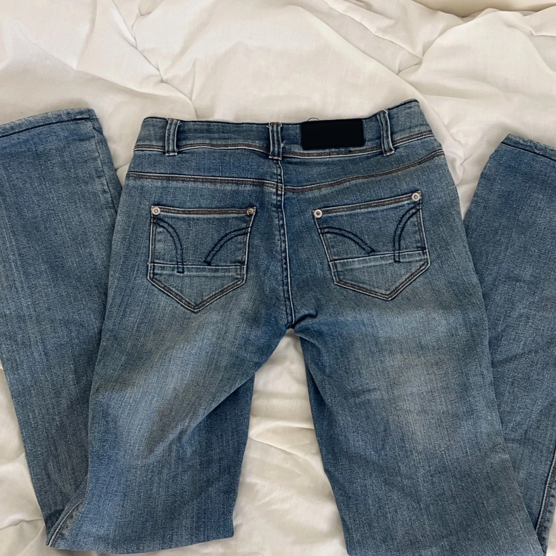 Blå bootcut jeans med låg midja - 1