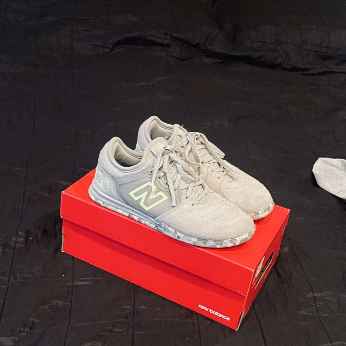 Gråa New Balance Audazo träningsskor/futsal skor