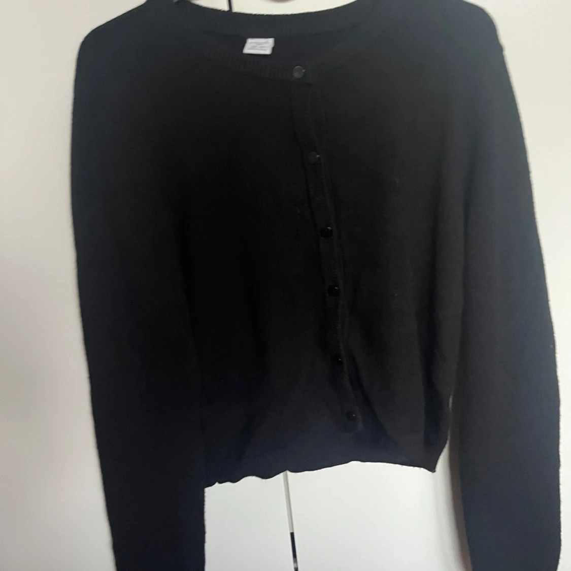 Svart kofta från Lindex med knappar