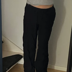 Svarta linnebyxor  - Kommer ej till anvöndning. Från Gina 