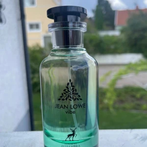 Jean Lowe Vibe 100ml parfym fragrance perfume, LV pacific chill clone - Detta var en blind buy, and it was too sweet for me. Only sprayed once bara använt en gång 
