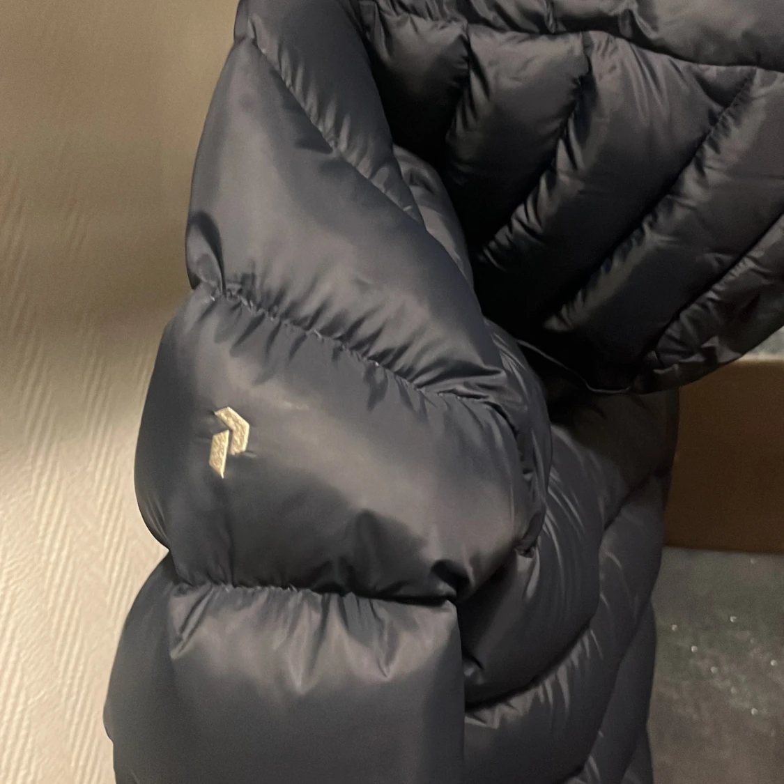 Mörk blå dunjacka Peak Performance - 3