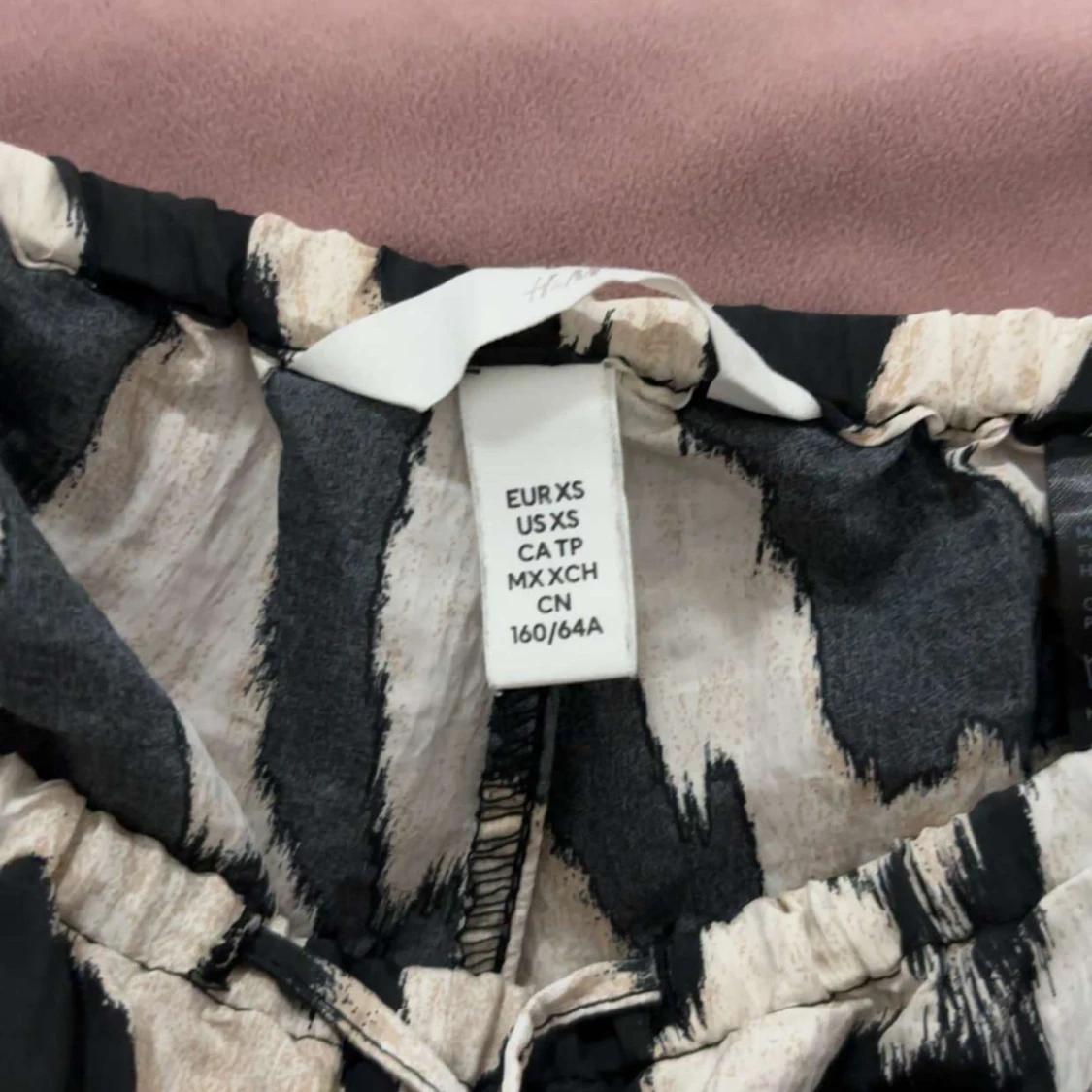 Svarta vida byxor med mönster H&M XS - 2