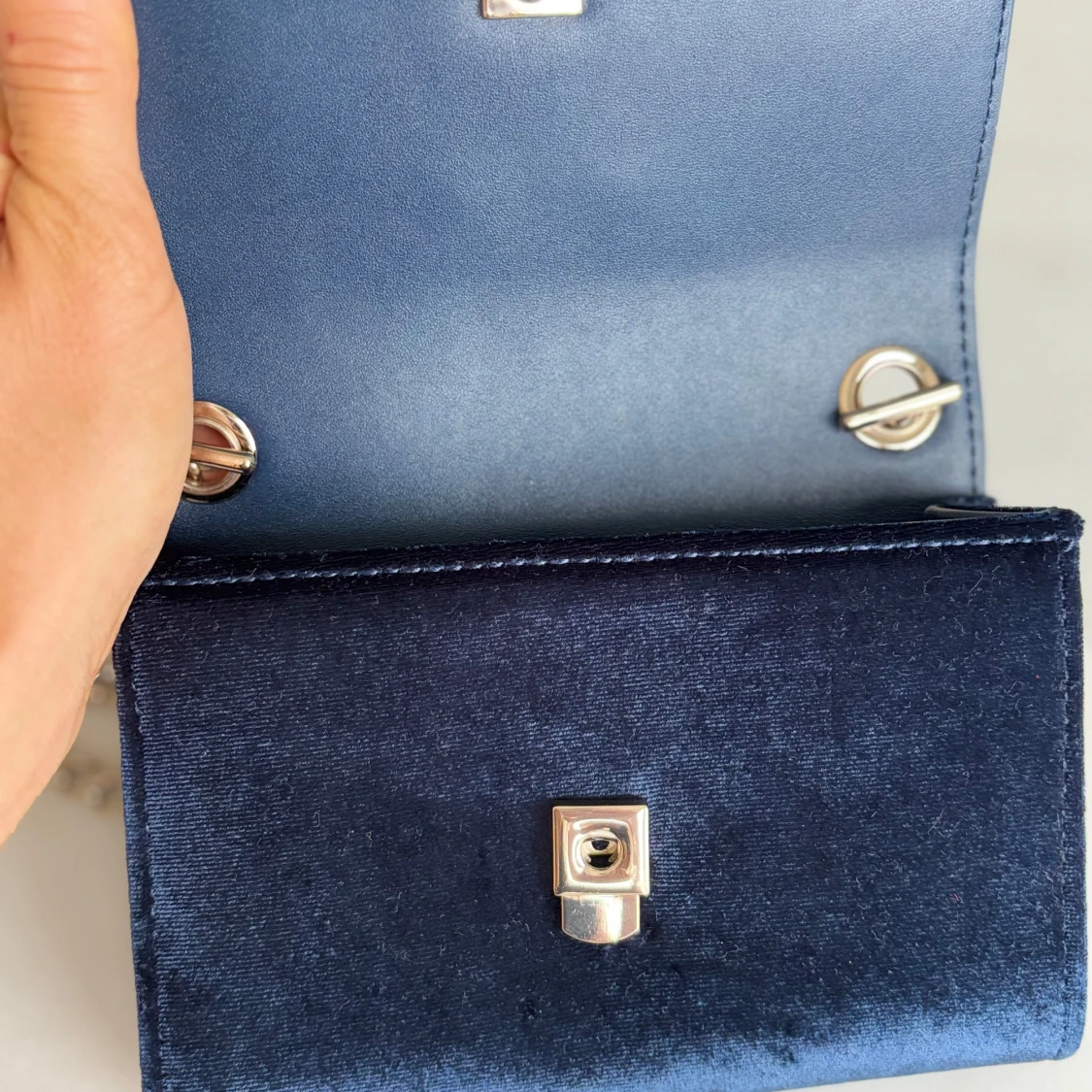 Mörkblå axelväska i sammet Valentino - 1