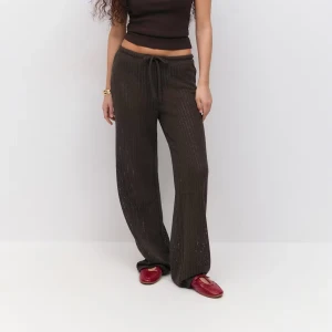 Virkade byxor  - Snygga virkade byxor ifrån Gina tricot🩷storlek xxs men sitter som xs/s