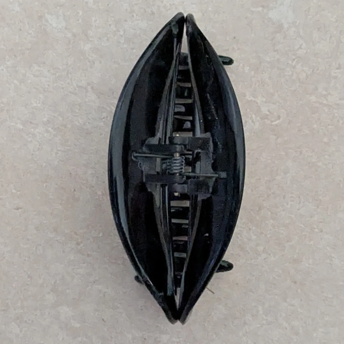 Svart hårklämma i plast - 2