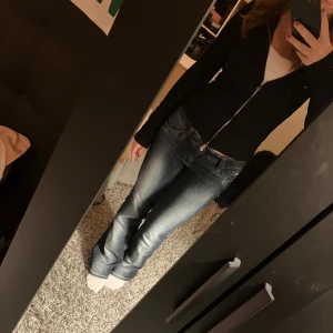 Stickad ziphodie - Stickad tunn zip hodie från Nelly, endast använd två gånger 💗