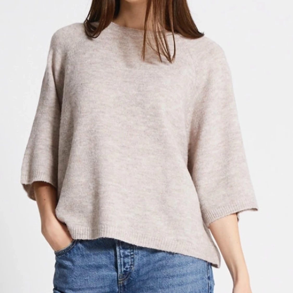 Beige stickad tröja med trekvartsärm