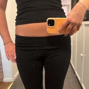 Yogabyxor - Yogabyxor från nelly. Använda 1 gång. Tyvärr för korta på mig.