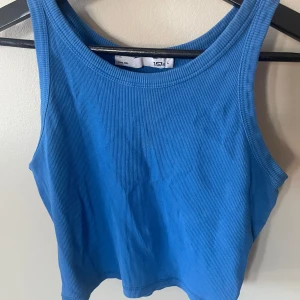 Blått Linne 157 - Säljer ett blått linne från 157. Storlek L. 15kr+frakt