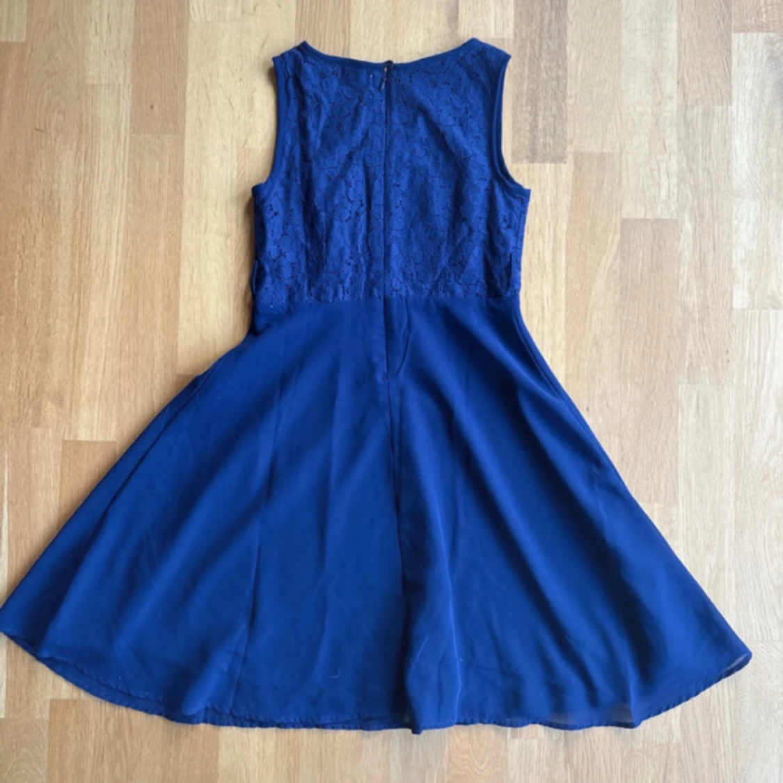 Marinblå spetsklänning  - 2