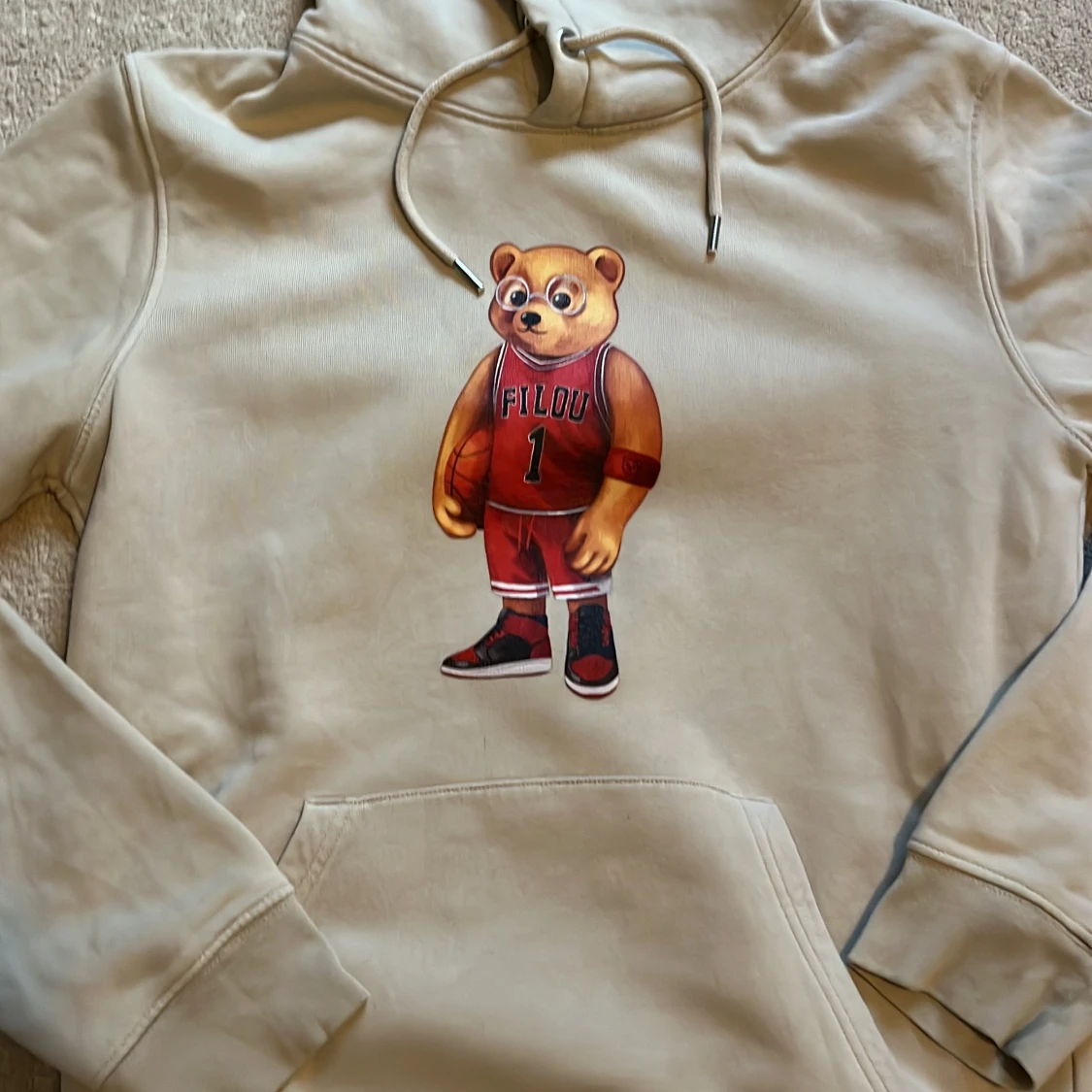 Beige hoodie Baron Filou med björntryck - 1