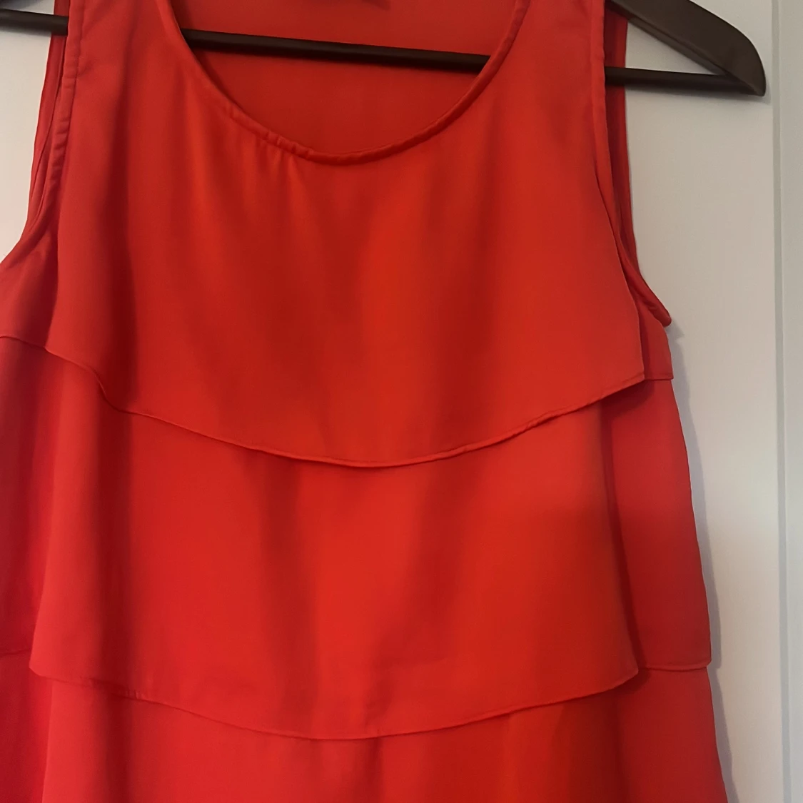 Röd volanglinne från Mango - 4