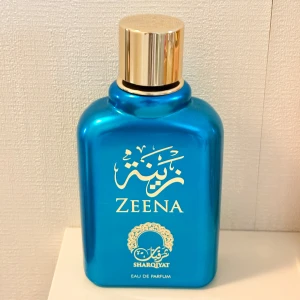 Khalis Sharqiyat Zeena Eau de Parfum 100 ml - 100 ml, endast testsprayad ett fåtal gånger. Har förvarats mörkt och svalt i några månader och doftar nu helt fantastiskt! Kommer i originalförpackningen.