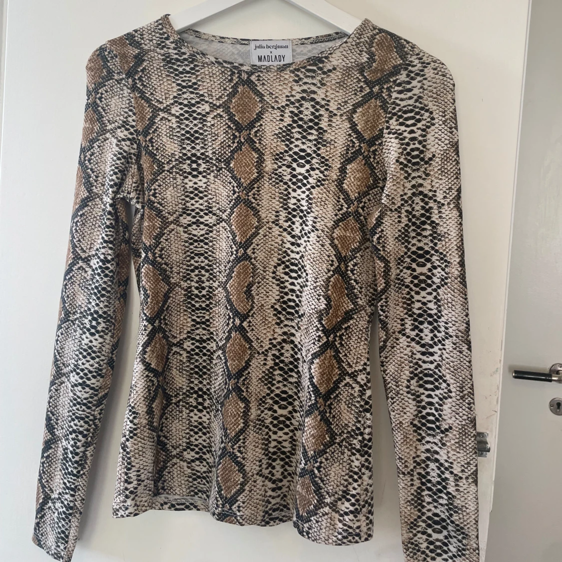 Snakeprint långärmad topp Madlady