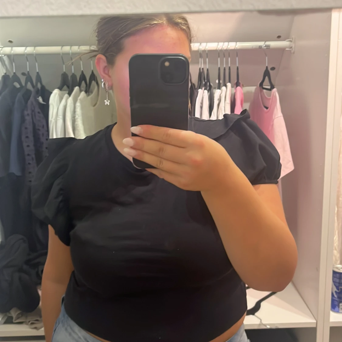 Svart T-shirt med puffärmar - 2