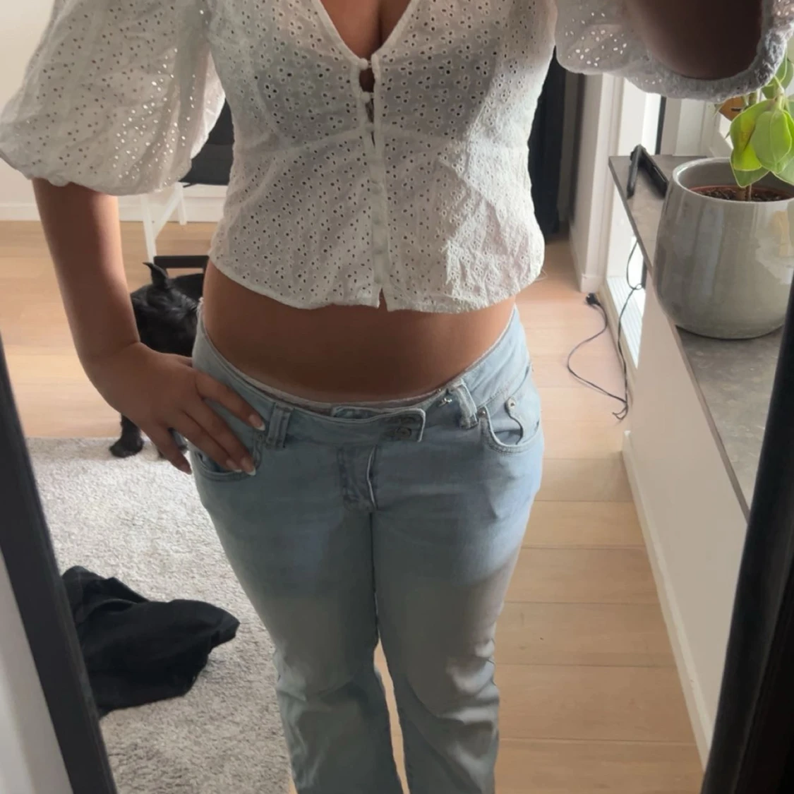 Vit broderad blus med puffärm - 2