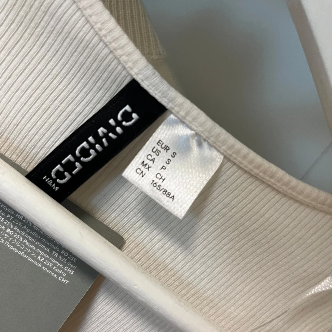 Ribbad vit topp från H&M Divided - 1