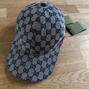 Gucci keps navet canvas - Helt ny Gucci keps med tagg, oanvänd, storlek M