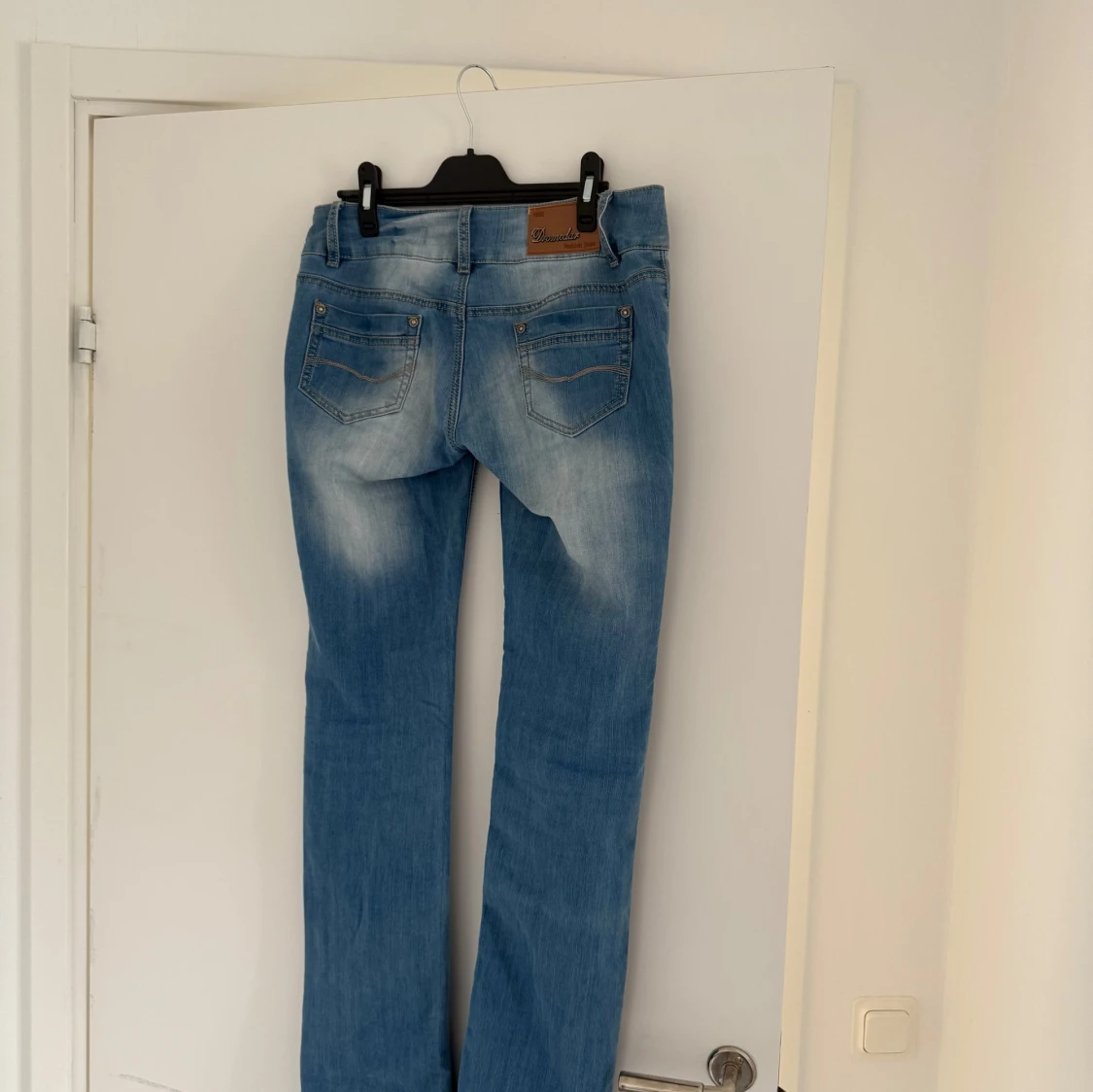 Blå bootcut jeans med låg midja - 2