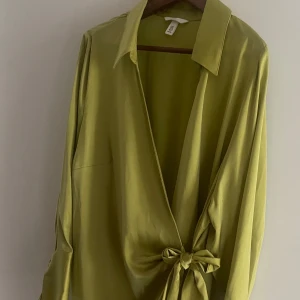 Blank grön tunika / klänning - Härlig skön Tunika/Klänning. Följsam mot kroppen. 