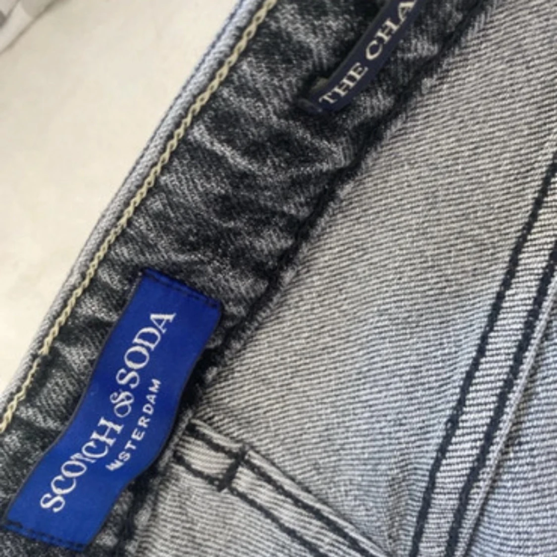 Grå jeans från Scotch & Soda - 1