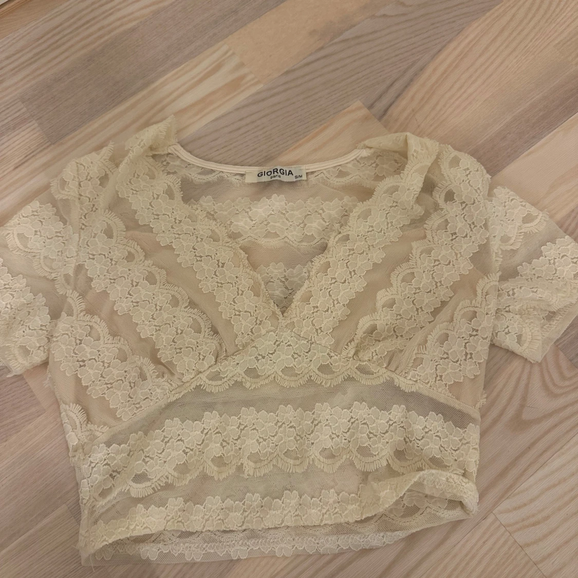 Vit spetsig croppad blus från Missay - 2