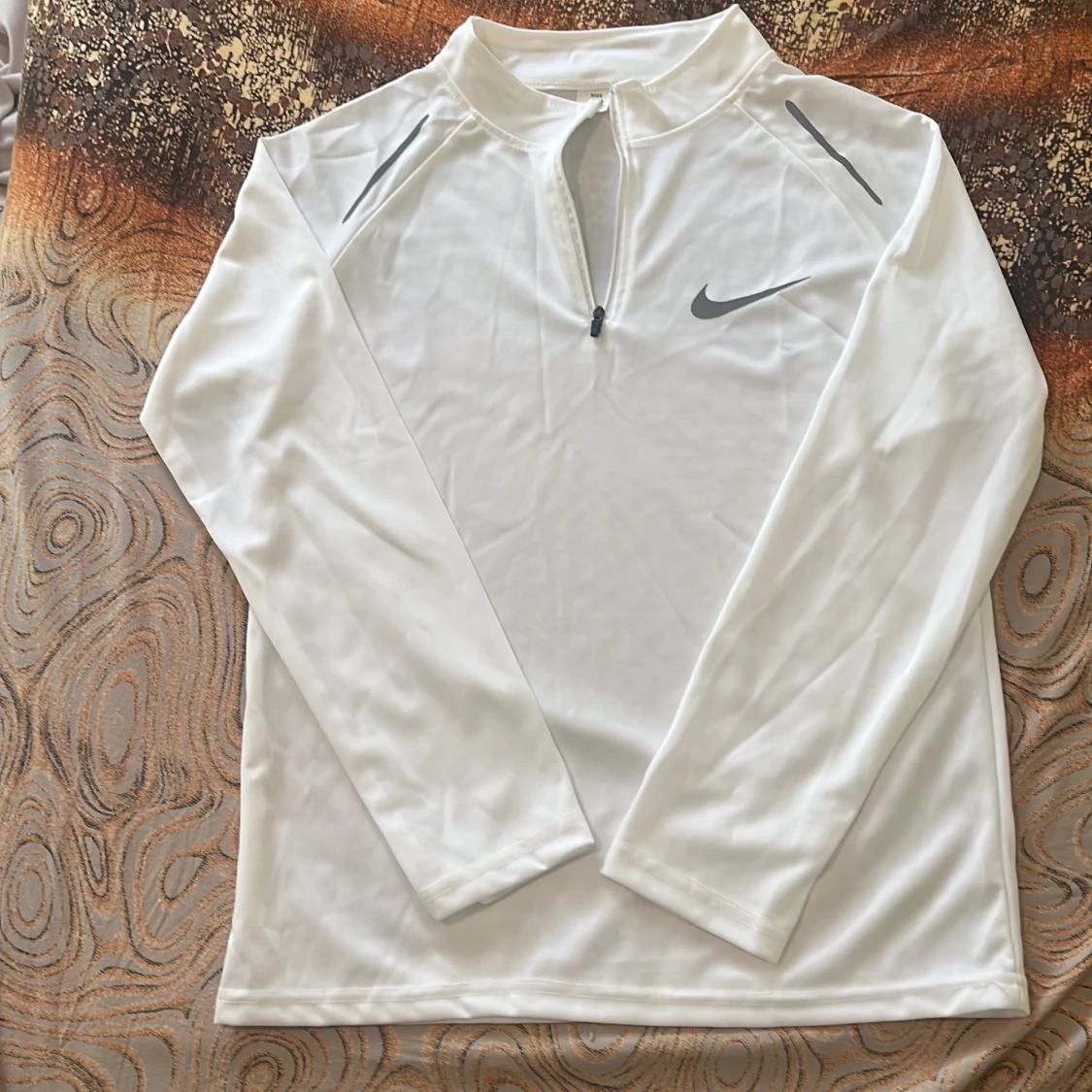 Vit långärmad Nike half zip tröja