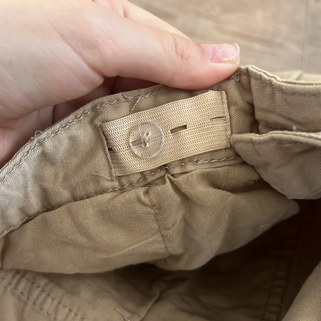 Beige cargobyxor från Samsa Young - 4