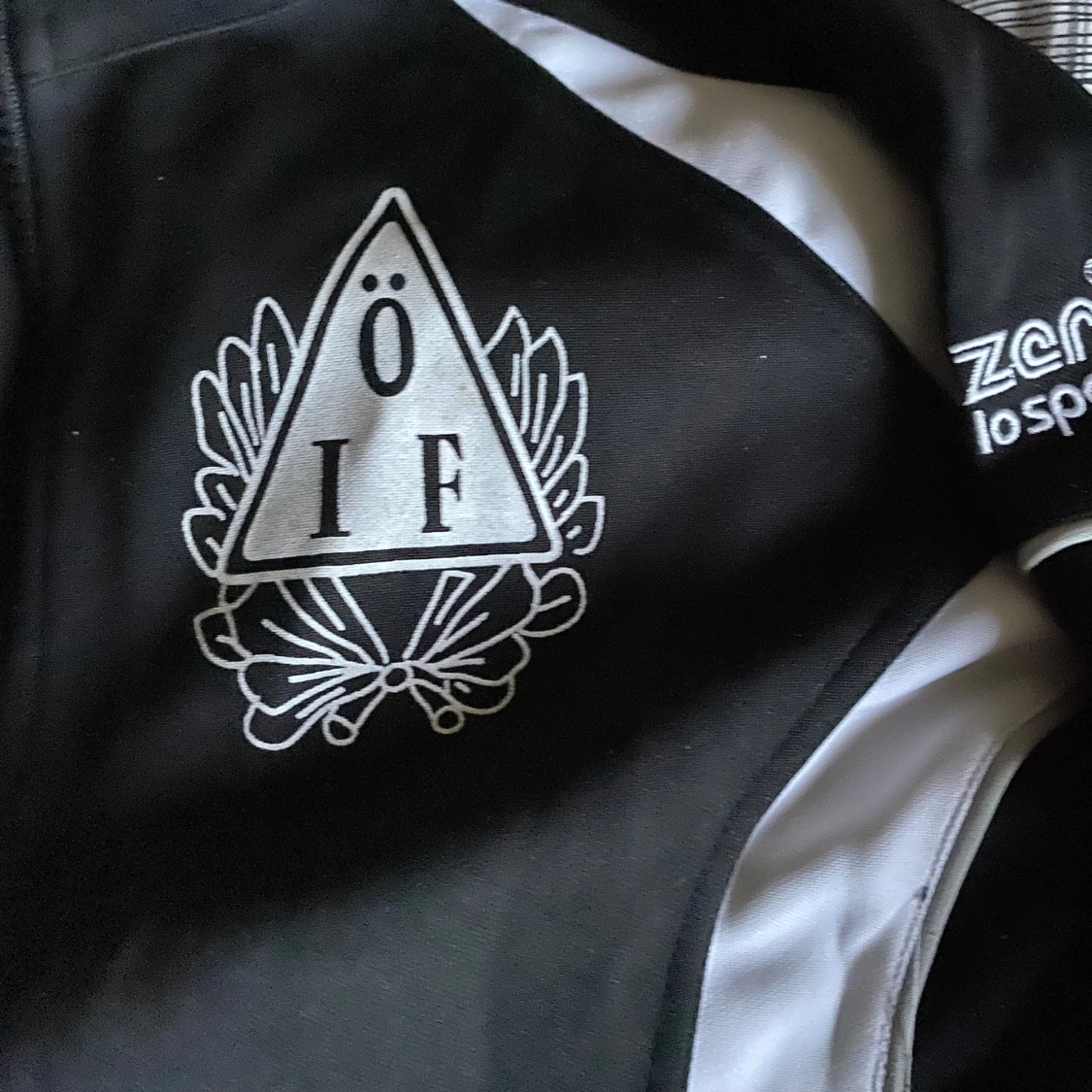 Svartvit träningsväst från ZENI - 2