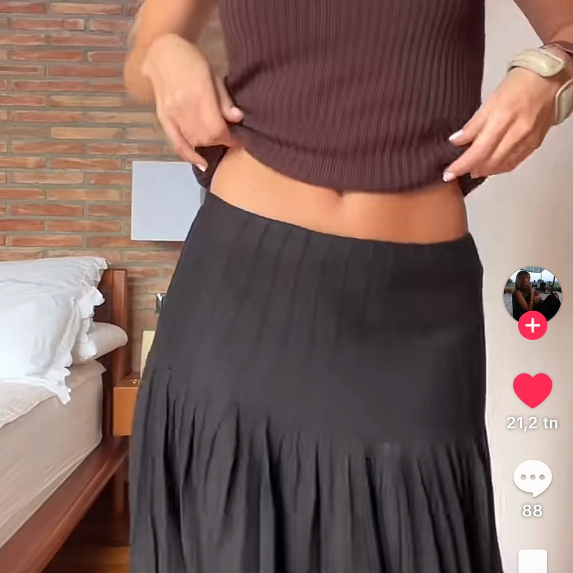 Svart långkjol med volang