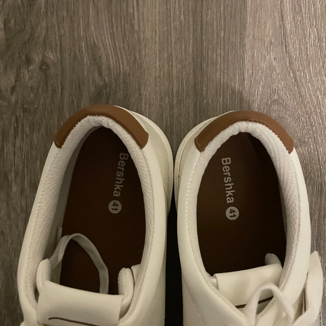 Vita sneakers från Bershka strl 41 - 2