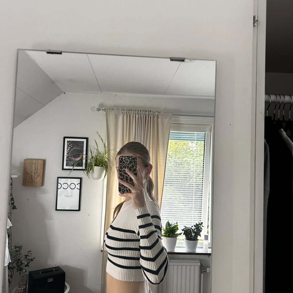 Randig croppad stickad tröja - 1