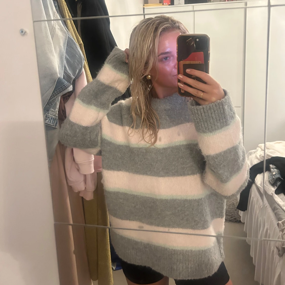 Randig oversized stickad tröja