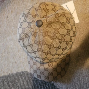 Beige keps  - Helt ny beige keps tags ingår möts endast upp i samma stad