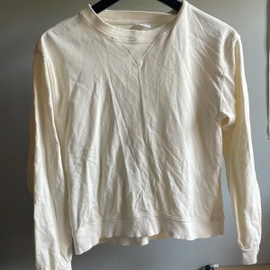 Beige långärmad tröja - Inga defekter, sitter som en XS-S, skriv vid funderingar