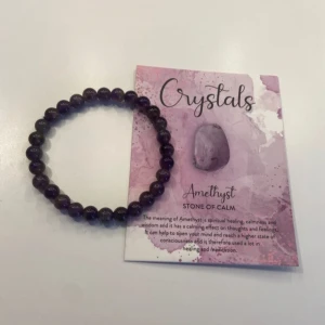 Ametist armband - Tryck inte på köp nu!! Skriv privat vid intresse 😃😃 Superfint kristallarmband i ametist. Kort om ametist ingår :) Perfekt & ge bort som present till exempel:) Endast testat! Säljer då det ej kommer till användning!