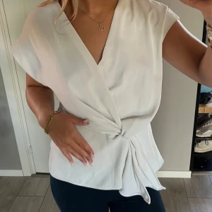 Zara blus - Vit topp ifrån Zara💓
