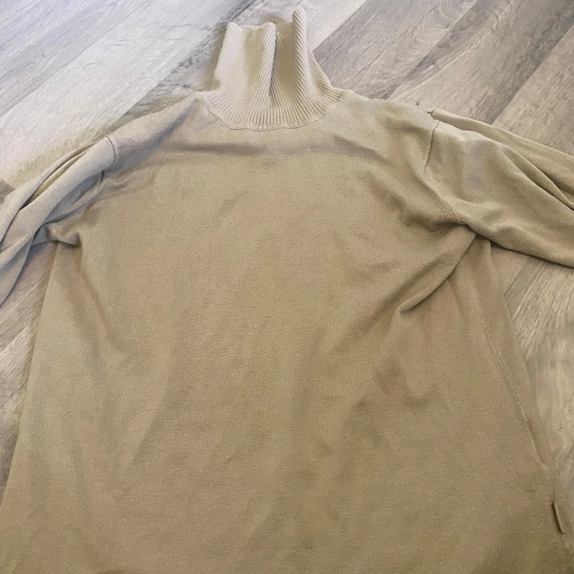 Beige polotröja från Selected