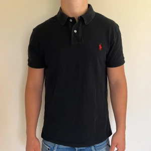 Ralph Lauren piké slim fit  - Ralph Lauren | Mycket bra skick | Size - L | Nypris 1600 mitt pris 499 | Hör av dig vid minsta fråga eller fundering📩