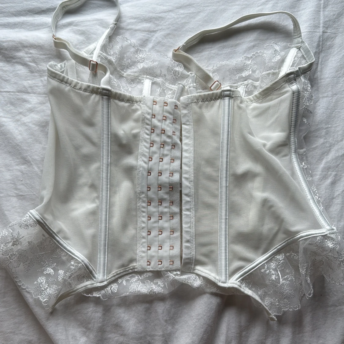 Vit spetskorsett från hunkemöller  - 2