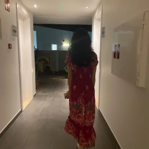 Rosa klänning - Säljer min jättefina klänning då den tyvärr inte passar mig i smaken 🩷 Den är köpt utomlands! Använd en gång (på bilden)