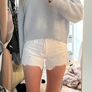 Vita jeansshorts🌻 - Super fina vita jeansshorts från Zara🩷🩷