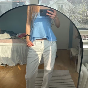 Jeans - Snygga vita jeans💕