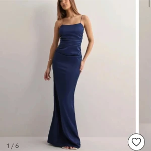 Mörkblå balklänning - Super fin balklänning använd en gång❤️