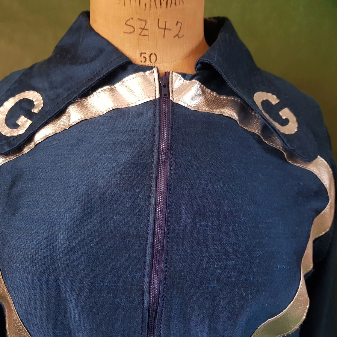 Blå jacka med silvriga detaljer - 1