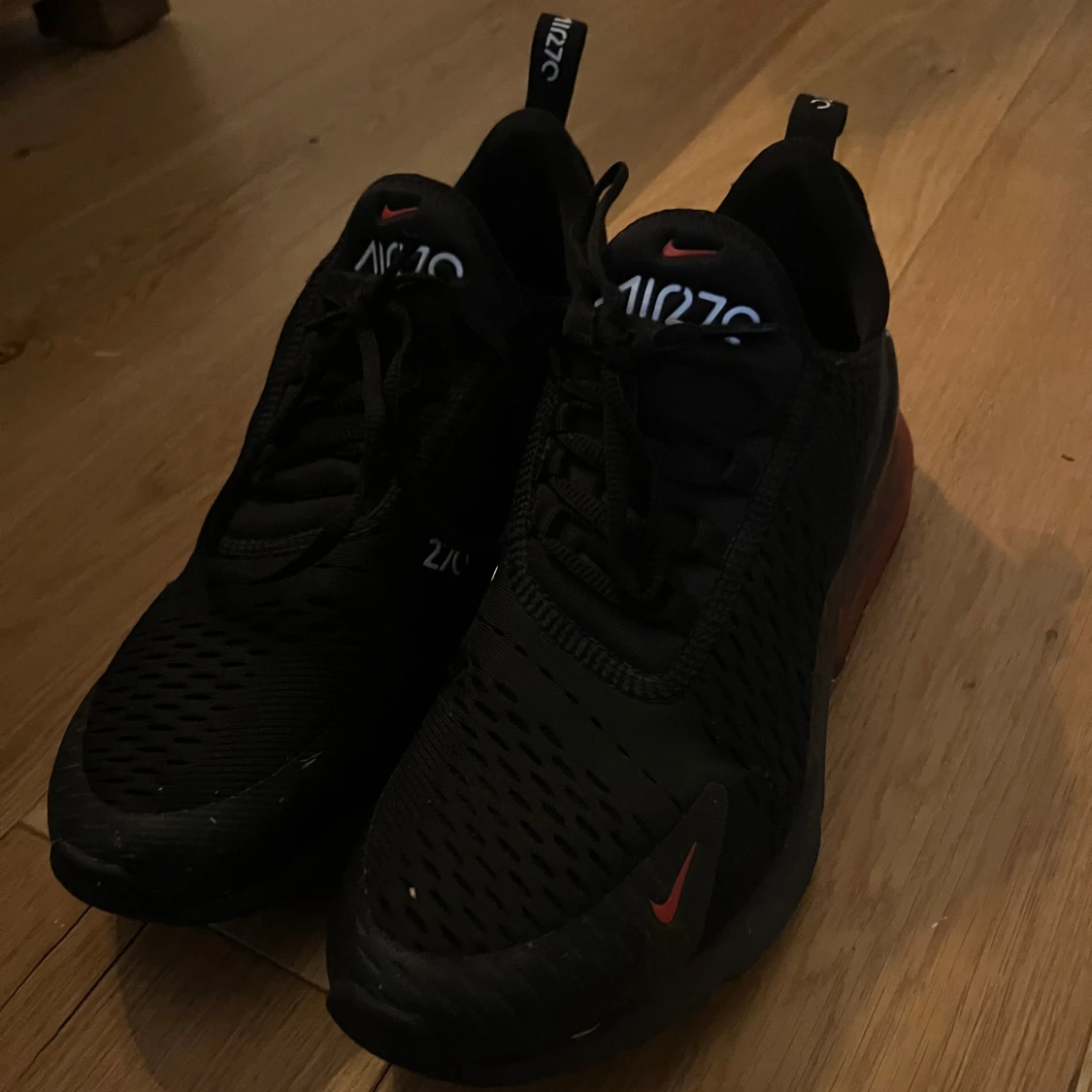 Svarta Nike Air Max 270  - 1