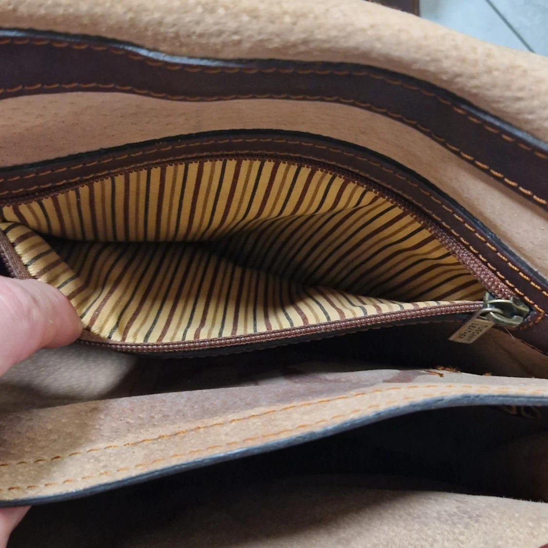 Brun axelväska i skinn  - 2