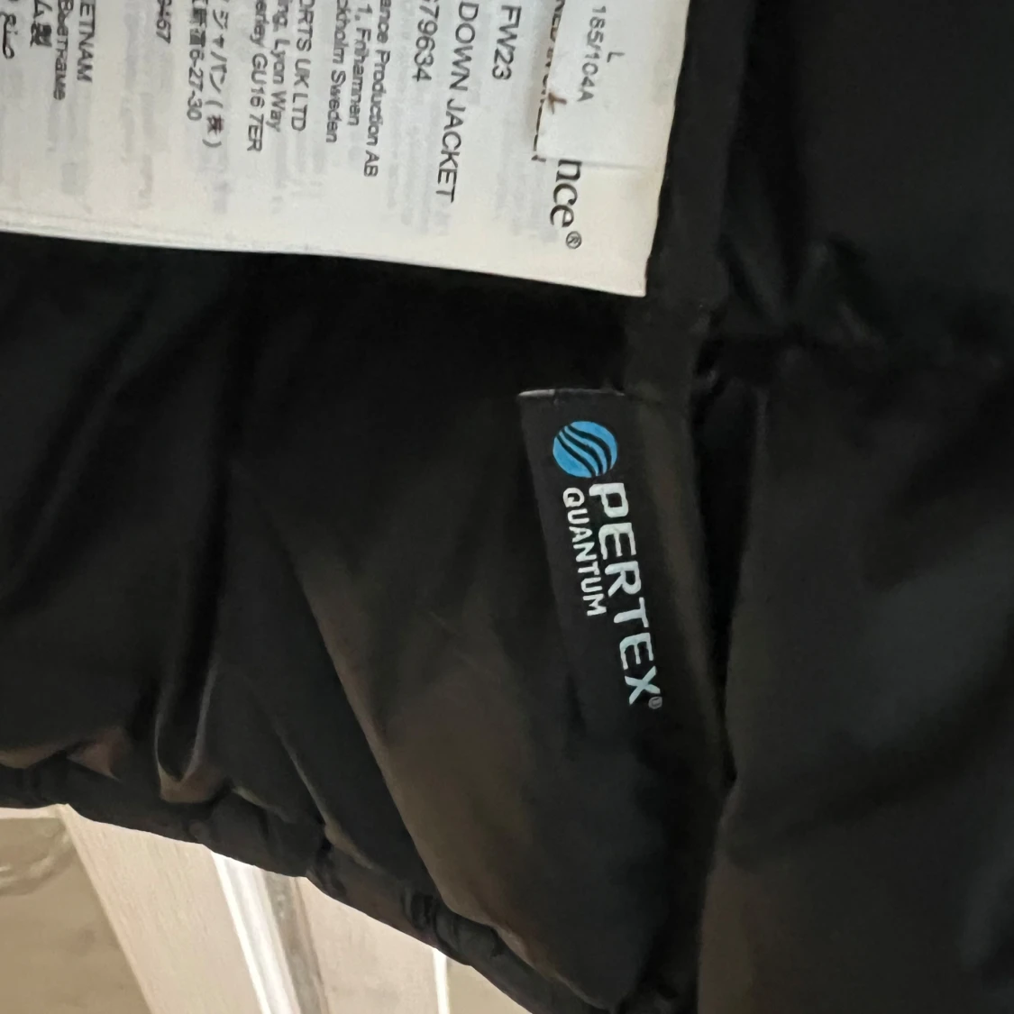 Svart dunjacka från Peak Performance - 2